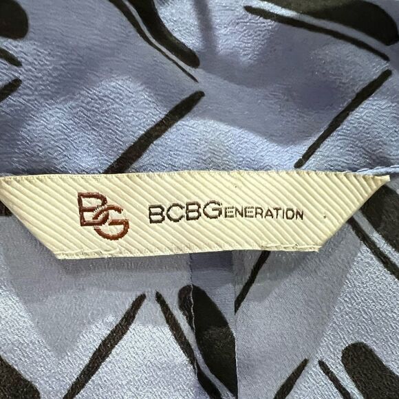 BCBG Bleach Blue Wrap Blouse Size Large - Picture 9 of 16